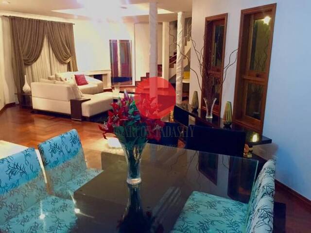 Casa para Venda em Santana de Parnaíba - 2